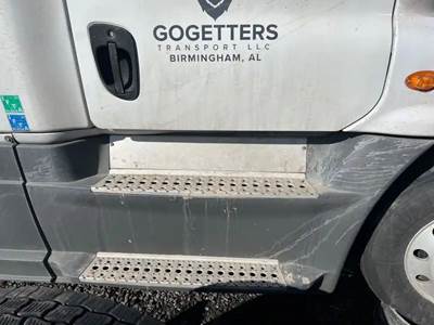 Freightliner Cascadia 125 Right Fairing