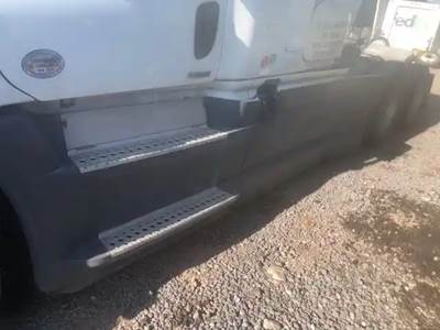 Freightliner Cascadia 125 Left Fairing