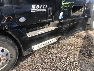 Freightliner Cascadia 125 Left Fairing