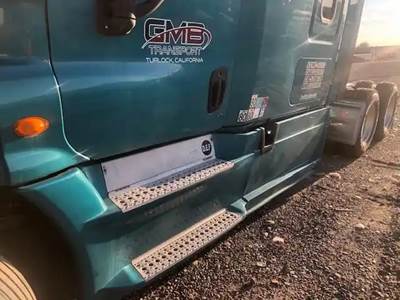 Freightliner Cascadia 125 Left Fairing