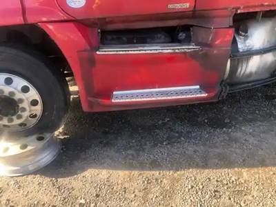 Freightliner Cascadia 125 Left Fairing