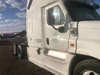 Freightliner Cascadia 125 Right Fairing