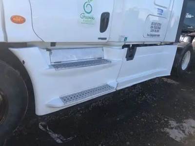 Freightliner Cascadia 125 Left Fairing