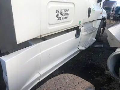 Freightliner Cascadia 125 Right Fairing