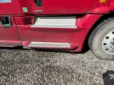 Freightliner Cascadia 125 Right Fairing