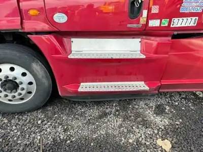 Freightliner Cascadia 125 Left Fairing