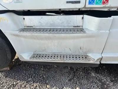 Freightliner Cascadia 125 Left Fairing