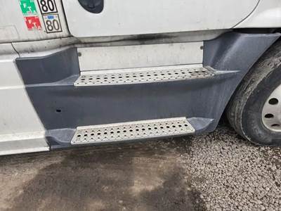 Freightliner Cascadia 125 Right Fairing