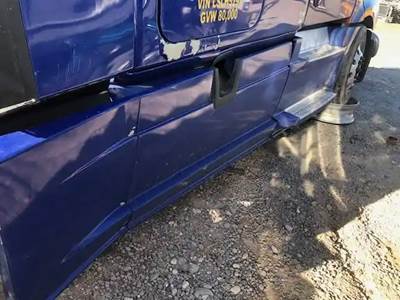 Freightliner Cascadia 126 Right Fairing