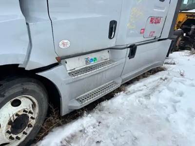 Freightliner Cascadia 126 Left Fairing