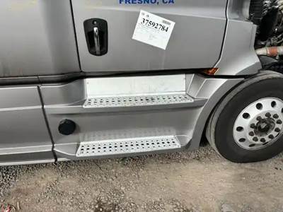 Freightliner Cascadia 126 Right Fairing