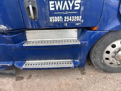 Freightliner Cascadia 126 Right Fairing