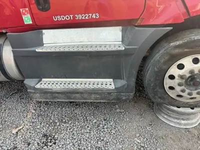 Freightliner Cascadia 126 Right Fairing