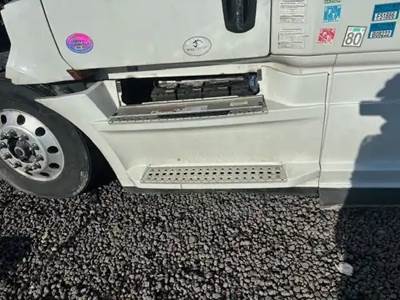 Freightliner Cascadia 126 Left Fairing