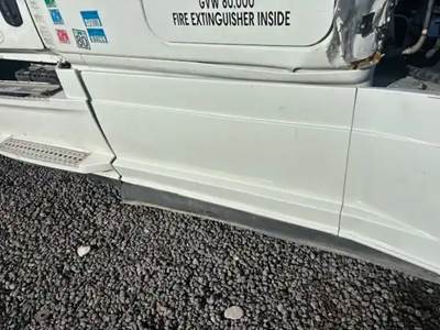 Freightliner Cascadia 126 Left Fairing