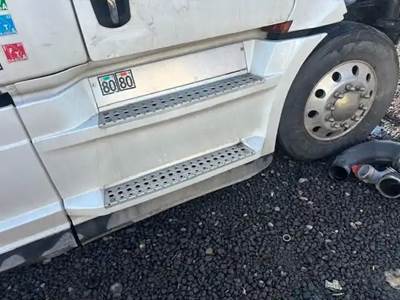 Freightliner Cascadia 126 Right Fairing