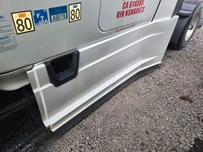 Freightliner Cascadia 126 Left Fairing
