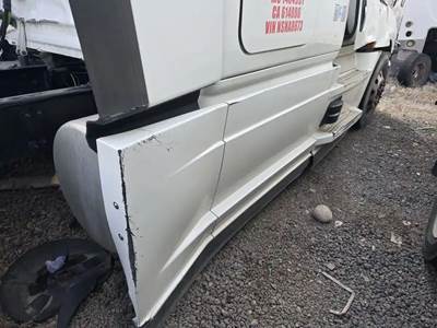 Freightliner Cascadia 126 Right Fairing