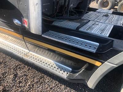 Freightliner ST120 Fairing