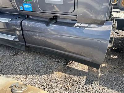 International LT625 Left Fairing