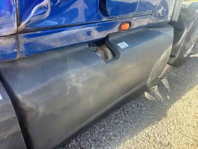 International LT625 Left Fairing