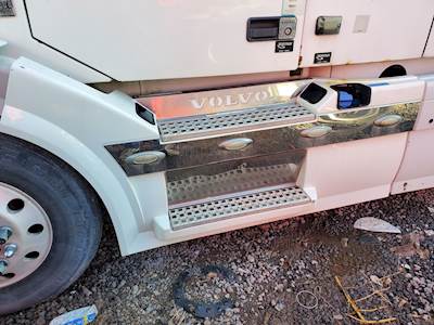 Volvo VNL Left Fairing