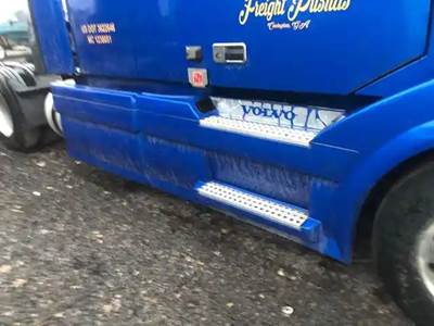 Volvo VNL Right Fairing