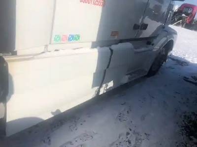 Volvo VNL Right Fairing