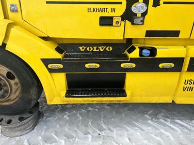 Volvo VNL Left Fairing