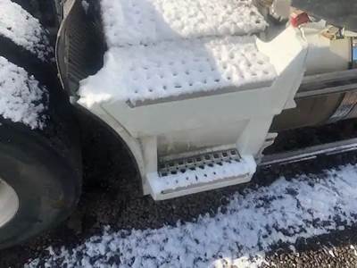 Volvo VNL Right Fairing