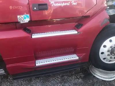 Volvo VNL Right Fairing