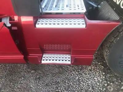 Volvo VNL Left Fairing