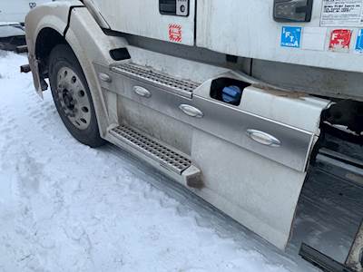 Volvo VNL780 Fairing for a 2016 Volvo VNL 780