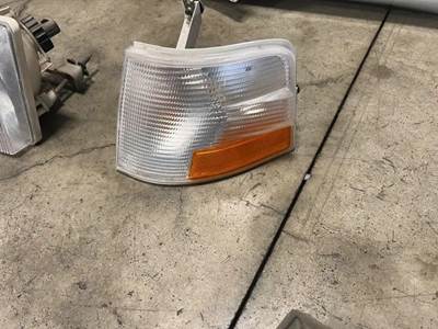 Volvo VNM42T Side Marker Lamp