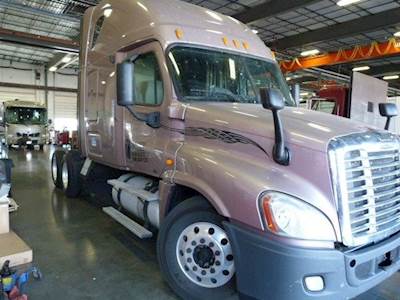 Freightliner Cascadia 125 Right Side View Mirror