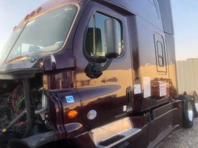 Freightliner Cascadia 125 Left Side View Mirror