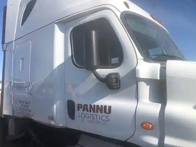 Freightliner Cascadia 125 Right Side View Mirror