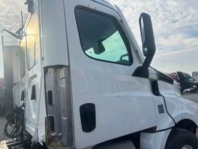 Freightliner Cascadia 126 Right Side View Mirror