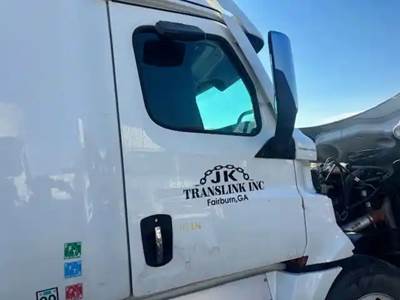 Freightliner Cascadia 126 Right Side View Mirror