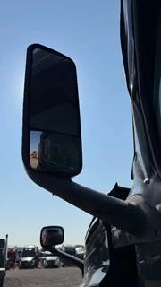 Freightliner Cascadia 126 Side View Mirror