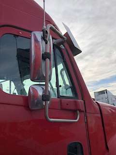 Freightliner Columbia 120 Right Side View Mirror