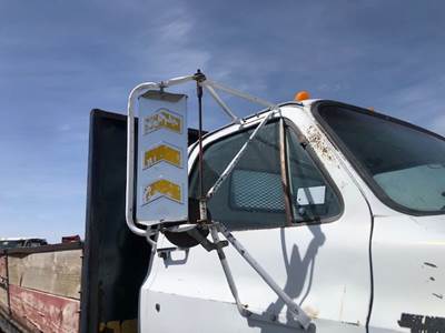 GMC TopKick C7000 Right Side View Mirror for a 1988 GMC C7000 Topkick