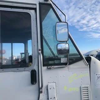 Workhorse W62 Right Side View Mirror for a 2012 Workhorse Custom Chassis W62