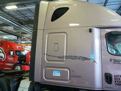 Freightliner Cascadia 125 Sleeper Fairing