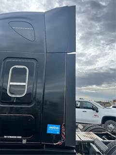 Freightliner Cascadia 125 Left Sleeper Fairing