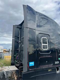 Freightliner Cascadia 125 Right Sleeper Fairing