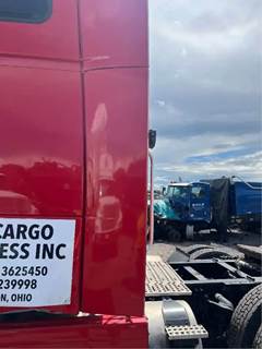 Volvo VNL Left Sleeper Fairing