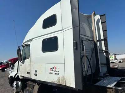 Volvo VNL Left Sleeper Fairing