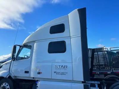 Volvo VNL Left Sleeper Fairing