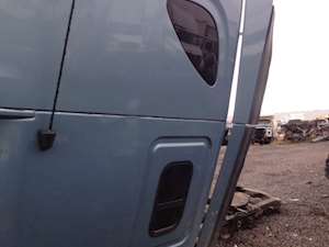 Freightliner Cascadia Sleeper Part